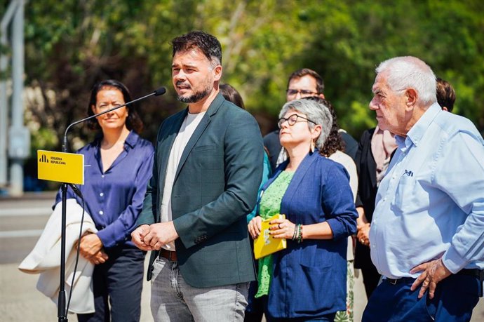 El alcaldable de ERC por Santa Coloma de Gramenet, Gabriel Rufián, en un acto junto a Ernest Maragall.