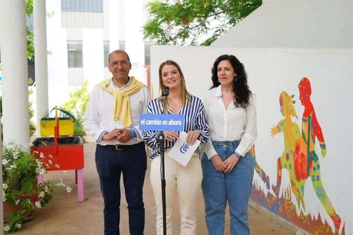 La presidenta del PP de Baleares, Marga Prohens, en declarciones a los medios.