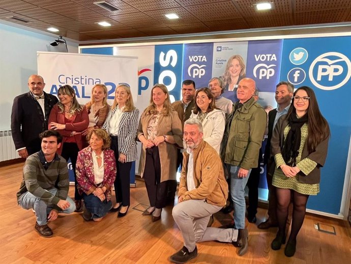 Ana Pastor con miembros de la candidatura del PP de Burgos.
