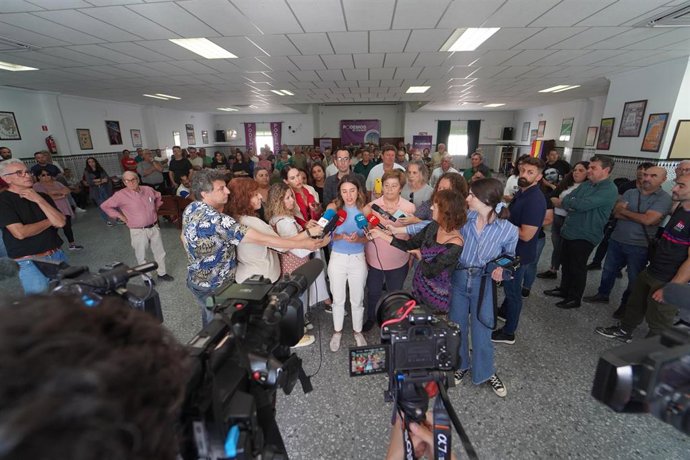La ministra de Igualdad, Irene Montero, atiende a los medios en El Coronil (Sevilla).