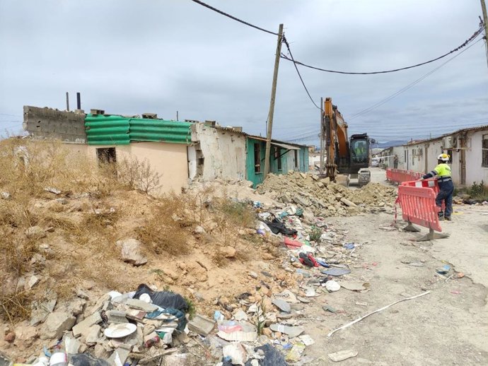 Demolición de cinco albergues de la manzana dos de Son Banya.