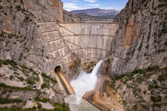Presa de la central hidrulica de Canelles (Lleida)