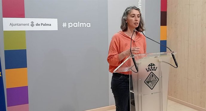 La regidora del Área Modelo de Ciudad, Vivienda Digna y Sostenibilidad, Neus Truyol, en rueda de prensa tras la junta de gobierno.