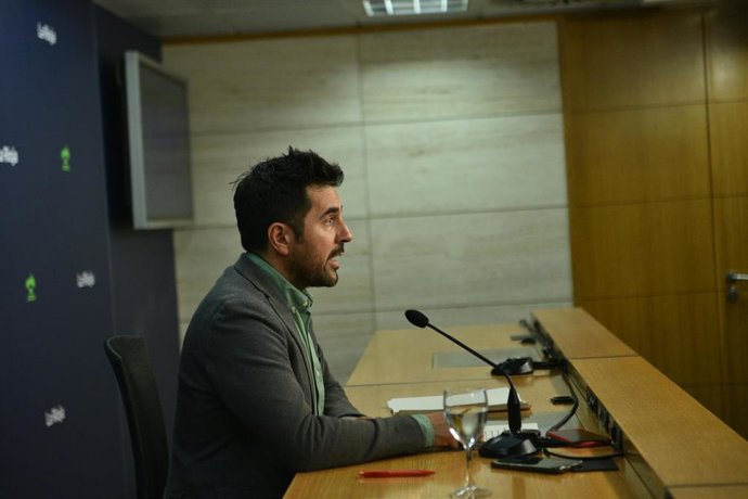 El portavoz del Gobierno riojano, Álex Dorado, en comparecencia de prensa