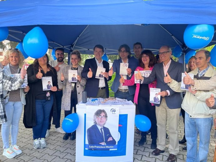 Fernández Mañueco en un acto de partido para arropar la candidatura del PP en Béjar (Salamanca)