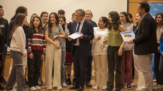 Entrega de premios con el consejero de Servicios Sociales, Pablo Rubio
