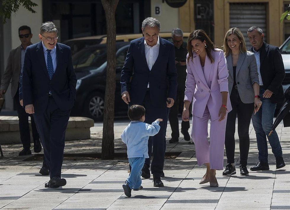 (I-D) El presidente de la Generalitat de la Generalitat valenciana y secretario general del PSPV-PSOE, Ximo Puig; el expresidente del Gobierno José Luis Rodríguez Zapatero y la vicealcaldesa y candidata socialista a la Alcaldía de Valncia, Sandra Gómez