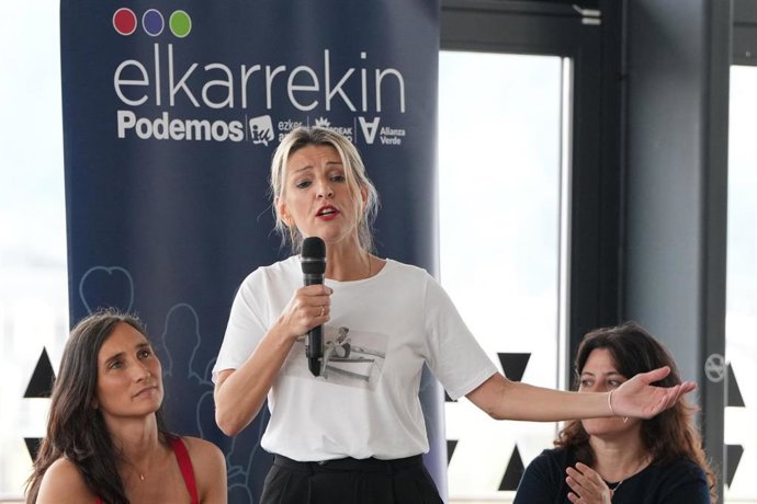 La vicepresidenta segunda y ministra de Trabajo y Economía Social, Yolanda Díaz, interviene durante un acto electoral de Elkarrekin Podemos, a 24 de mayo de 2023, en Donostia-San Sebastián, Guipúzcoa, País Vasco (España). 
