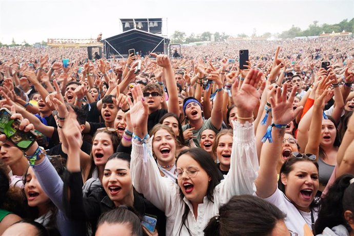 Archivo - El cantante Dani Martín actúa en el festival Oson de Camiño, en el Monte do Gozo, a 18 de junio de 2022, en Santiago de Compostela