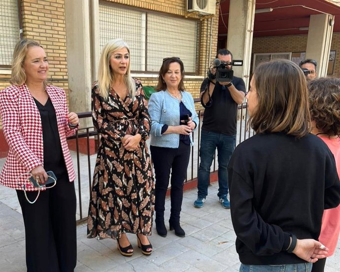 La consejera de Desarrollo Educativo, Patricia del Pozo, visita un centro escolar de Almería.