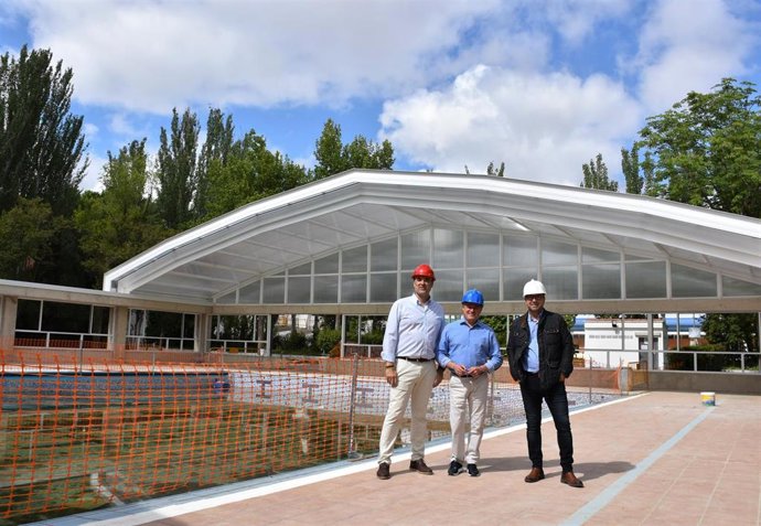 El alcalde y candidato socialista a la reelección a la Alcaldía, Emilio Sáez, ha visitado las instalaciones del IMD.