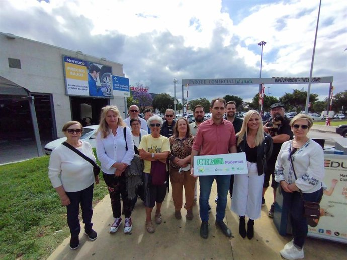 El coordinador general de IU Andalucía, Toni Valero, en un acto de campaña en Marbella (Málaga).