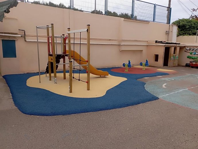 Zona de juegos de un colegio público de Palma