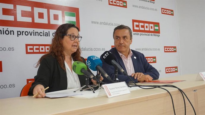 El secretario general de CCOO Málaga, Fernando Cubillo, y la secretaria de Mujeres e Igualdad del sindicato en la provincia, Susana Torres.