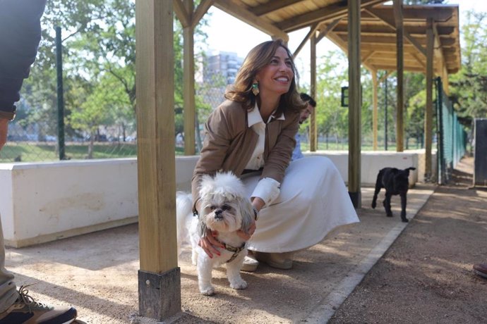 Natalia Chueca (PP) presenta una propuesta sobre animales, en el Parque del Tío Jorge.
