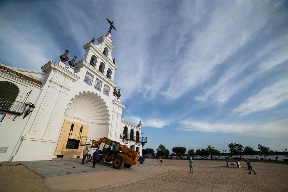 Archivo - Fachada del Santuario de El Rocio.