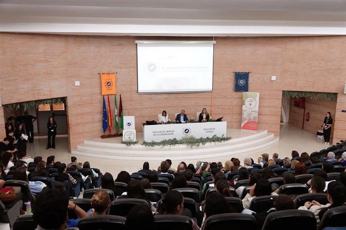 Presentación de los trabajos en la Facultad de Ciencias de la Comunicación de la UMA.