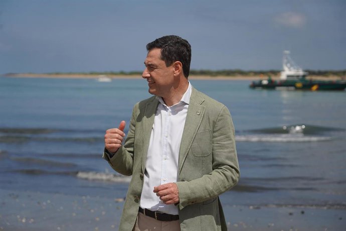 El presidente de la Junta de Andalucía, Juanma Moreno, este jueves en Sanlúcar de Barrameda (Cádiz). 