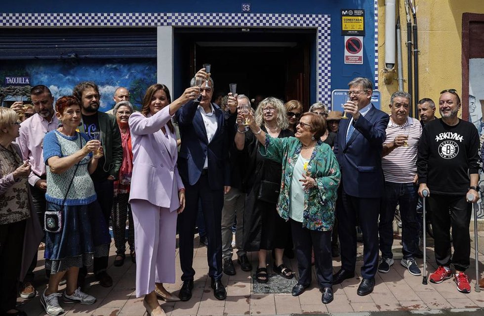 (I-D) La vicealcaldesa y candidata socialista a la Alcaldía de Valncia, Sandra Gómez; el expresidente del Gobierno José Luis Rodríguez Zapatero y el presidente de la Generalitat de la Generalitat valenciana y secretario general del PSPV-PSOE, Ximo Puig