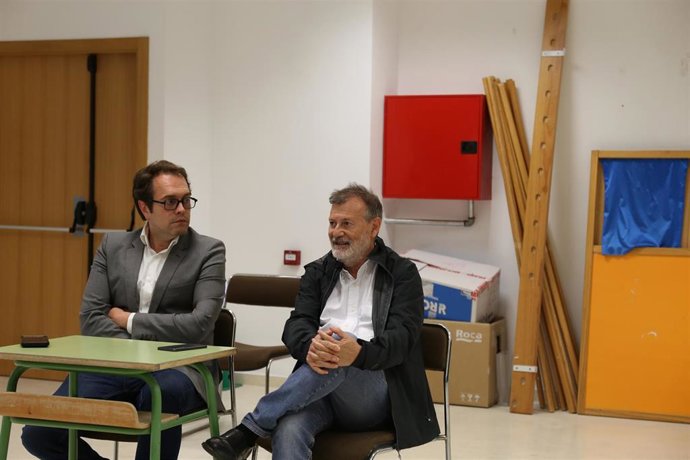 Charla informativa sobre Campus Battery en el Complejo Educativo de Cheste