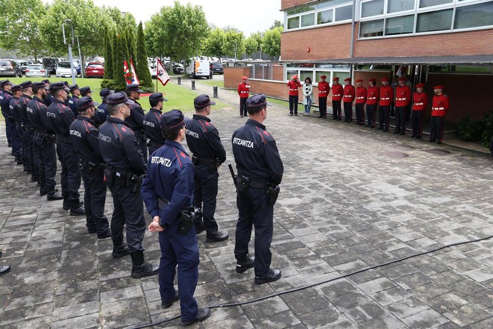 Homenaje de la Ertzaintza a Luis Hortelano García, agente asesinado por ETA en Bilbao en 1989 en la base de Iurreta.