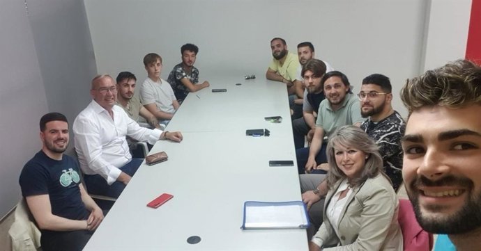 El alcalde de San Juan reunido con jóvenes