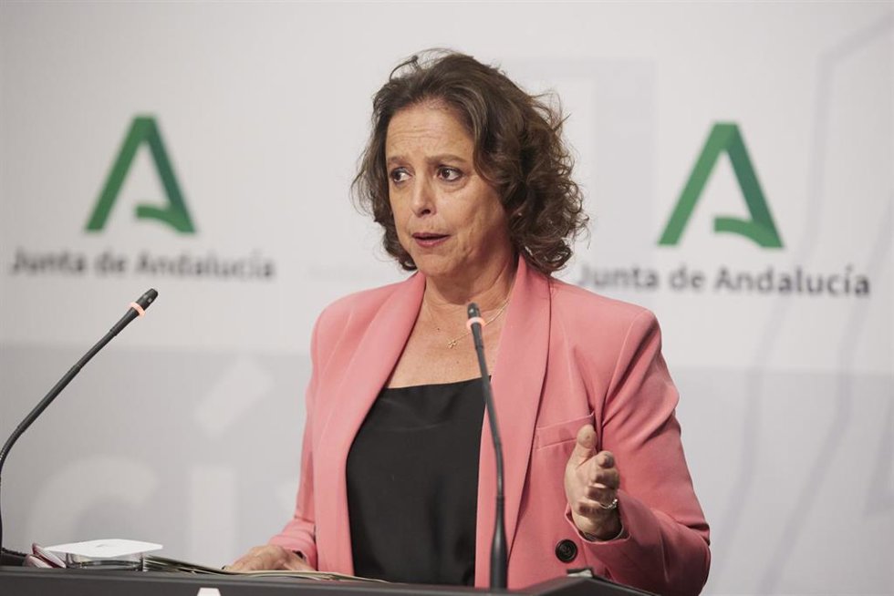 Archivo - La consejera de Salud y Consumo de la Junta de Andalucía, Catalina García, en una foto de archivo  