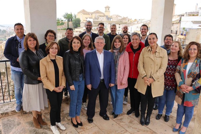 El secretario general del PSOE de la Región y candidato a la Presidencia de la Comunidad, José Vélez, en un almuerzo con mujeres en Cehegín