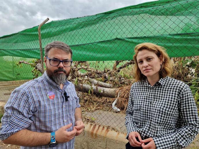Los candidatos número 1 y 2 de Podemos, Izquierda Unida-Verdes y Alianza Verde al Ayuntamiento de Murcia, Elvira Medina y John David Babyack, respectivamente