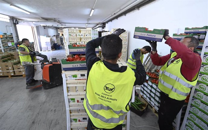 Trabajadores de un banco de alimentos