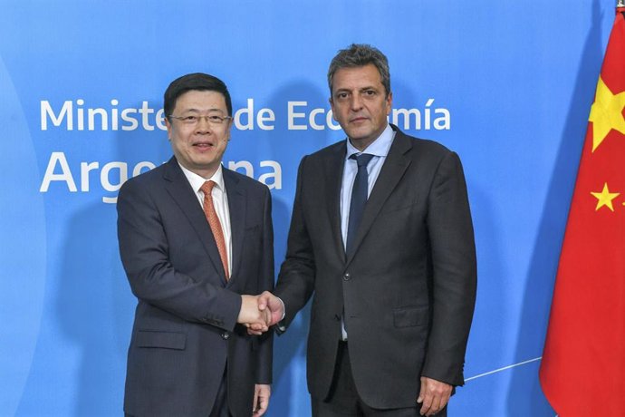 Argentina permitirá el pago de importaciones de China en yuanes para mantener el nivel de las reservas