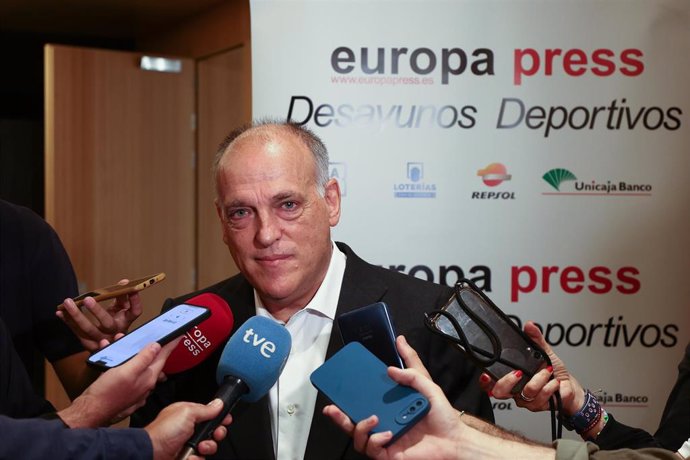 Archivo - El presidente de LaLiga, Javier Tebas, responde a los medios en un desayuno deportivo de Europa Press, en el Auditorio Meeting Place, a 23 de junio de 2022, en Madrid (España).