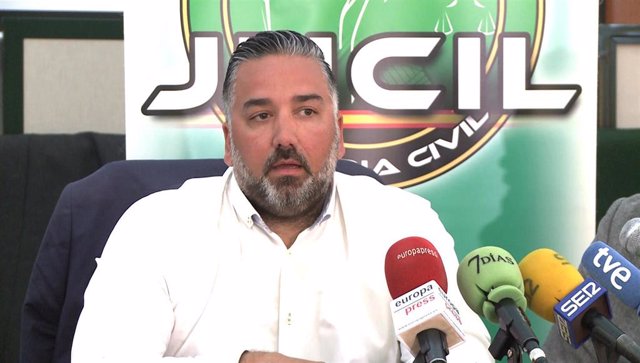 Archivo - El secretario provincial de Jucil en Badajoz, Claudio Rangel, durante su intervención en la rueda de prensa. 