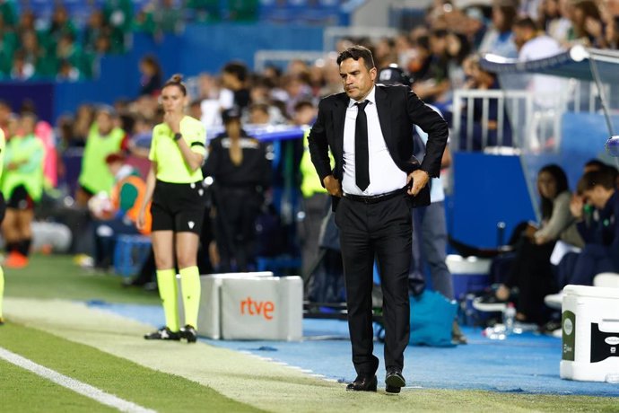 Alberto Toril, entrenador del Real Madrid femenino.