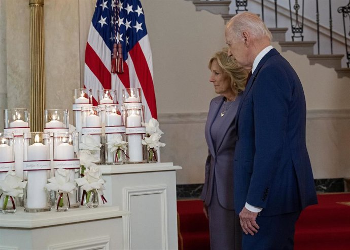 El presidente de EEUU, Joe Biden, y la primera dama, Jill Biden, en la conmemoración por el primer aniversario del tiroteo en la escuela primaria de Uvalde (Texas)