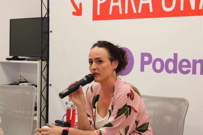 La directora de Comunicación del Ministerio de Igualdad, Clara Alonso, en un acto de Podemos IU