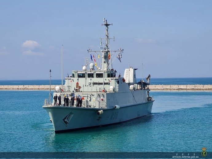 El Cazaminas de la Armada 'Tajo' visita el puerto de Málaga