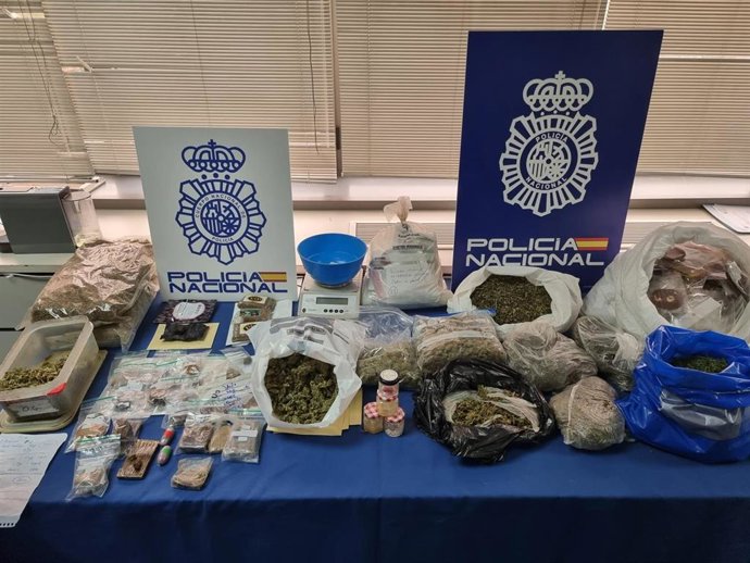 Material incautado por la Policía Nacional en el club cannábico de Las Palmas de Gran Canaria