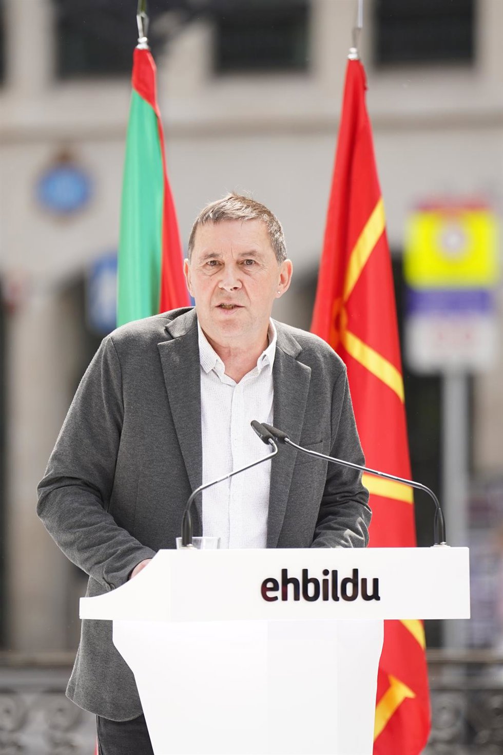 El coordinador general de EH Bildu, Arnaldo Otegi, interviene durante la celebración  del 12 aniversario de la creación de EH Bildu, en el Arenal, a 6 de mayo de 2023, en Bilbao, Vizcaya, País Vasco (España). Euskal Herria Bildu (EH Bildu) fue fundado 