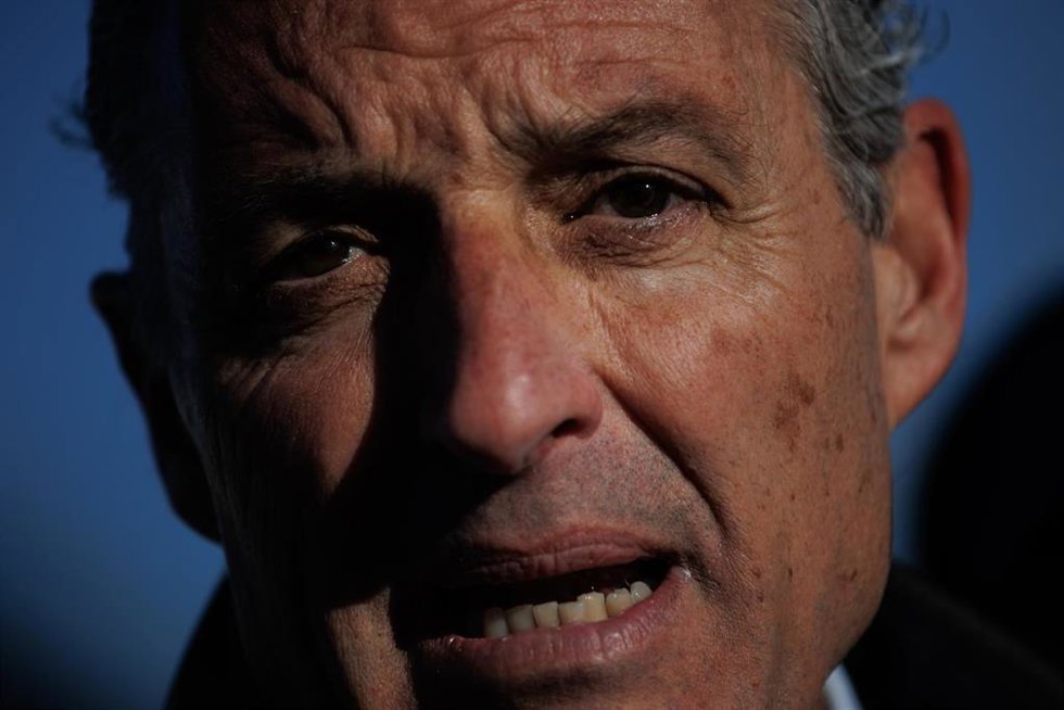 Archivo - El expresidente de la Comunidad Valenciana Francisco Camps ofrece declaraciones a los medios a su llegada a la Audiencia Nacional, a 30 de enero de 2023, en San Fernando de Henares, Madrid (España). La Audiencia Nacional ha retomado el juicio 