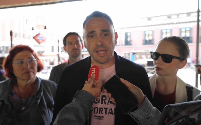 El candidato de Podemos a la Alcaldía de Madrid, Roberto Sotomayor promete a derribar el Puente de Vallecas porque "representa una herida