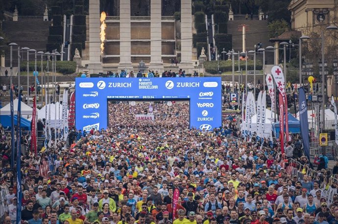 Salida de la Zurich Marató Barcelona 2022