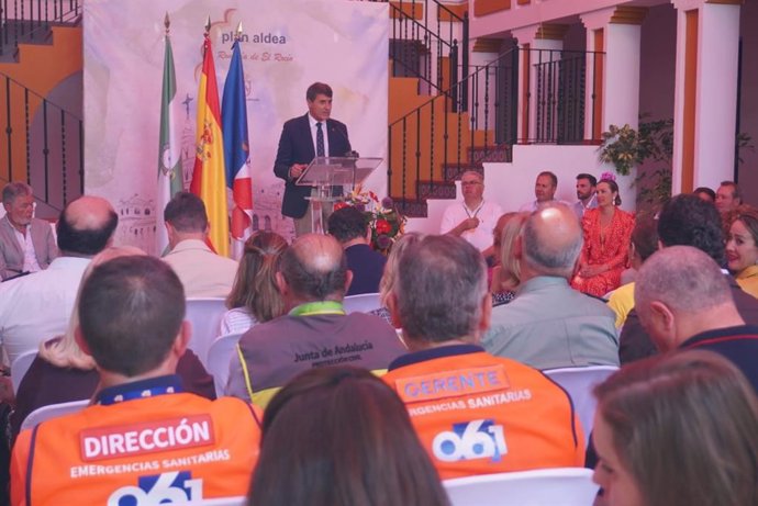 El delegado del Gobierno de España en Andalucía, Pedro Fernández, en la presentación del Plan Aldea en El Rocío (Huelva).