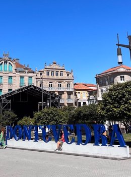 Letrero de Pontevedra junto a la Praza da Ferrería, en Pontevedra capital. Ciudad del Lérez.