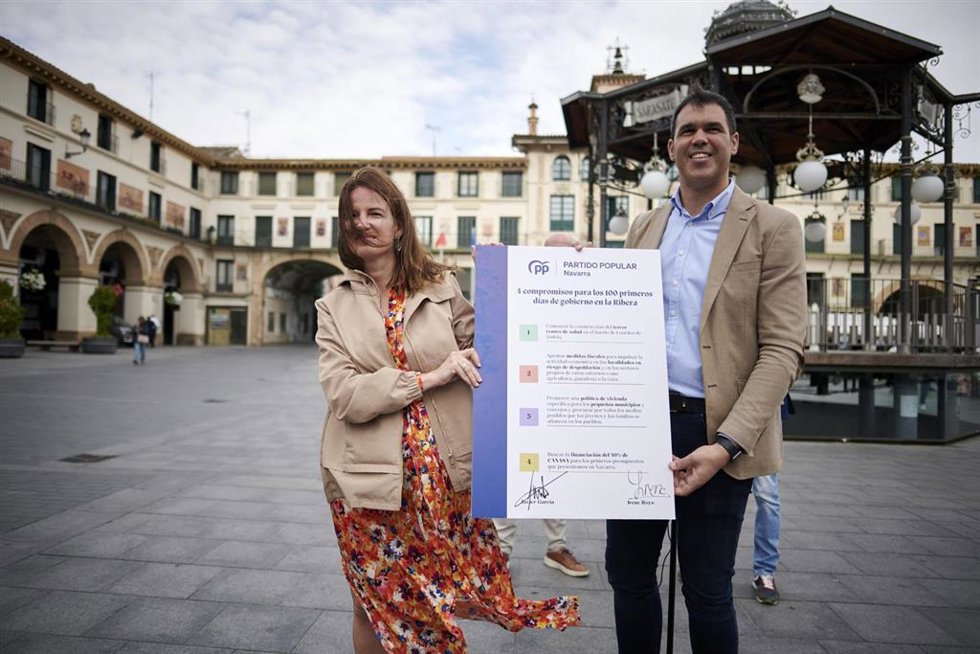 Irene Royo y Javier García, del PPN, en Tudela este jueves.