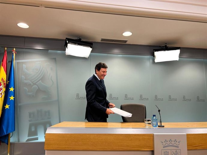 El consejero de Economía y Hacienda y portavoz de la Junta, Carlos Fernández Carriedo, en la rueda de prensa del Consejo de Gobierno de la Junta.