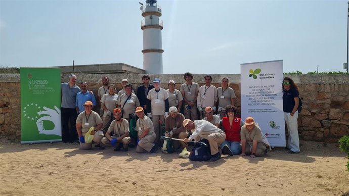 Personas que han participado en la recogida de residuos de los espacios litorales de Baleares.