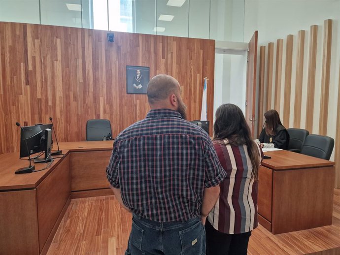 Los padres de Vigo que decidieron educar a sus hijas 'online', en el banquillo de los acusados.