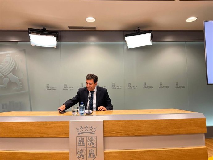El consejero de Economía y Hacienda y portavoz de la Junta, Carlos Fernández Carriedo, en la rueda de prensa del Consejo de Gobierno.