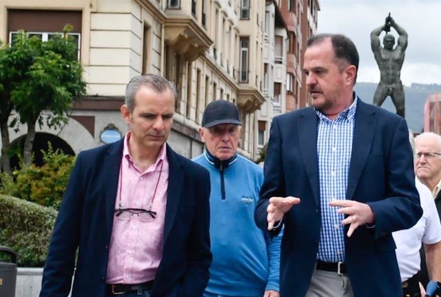 Carlos Iturgaiz con el candidato del PP a la alcaldía de Barakaldo, Víctor Rodríguez